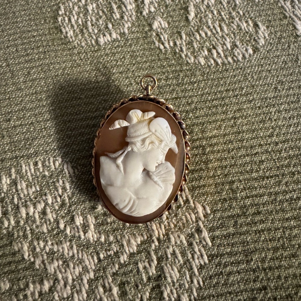 Vintage 10k Gold Cameo Brooch / Necklace Pendant